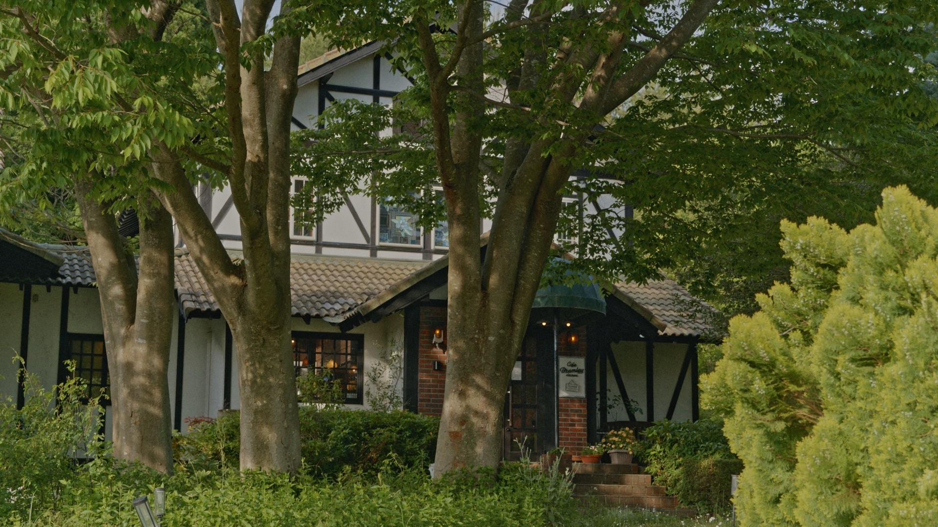 Bramley — Exterior